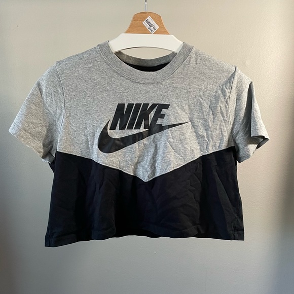 Nike Tops - Nike crop top